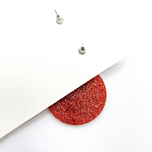 Merry Christmas Shimmer Red Earrings New - Picture 2 of 3